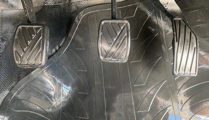 2017 Maruti Swift ZXI, Petrol, Manual, 70,066 km, Pedals