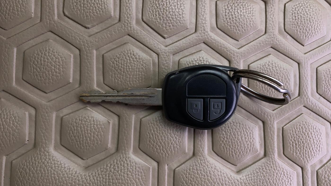 2015 Maruti Swift Dzire VXI, Petrol, Manual, 36,170 km, Key Close Up