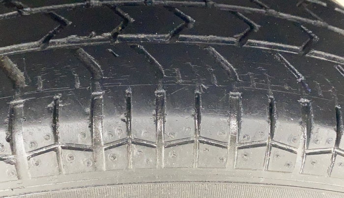2015 Maruti Swift Dzire VXI, Petrol, Manual, 36,170 km, Left Rear Tyre Tread