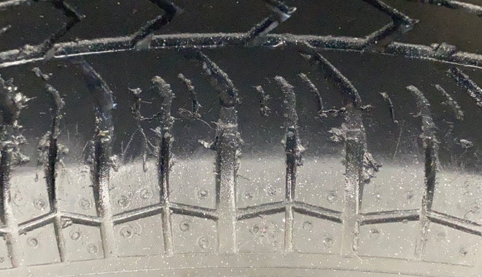 2015 Maruti Swift Dzire VXI, Petrol, Manual, 36,170 km, Right Rear Tyre Tread