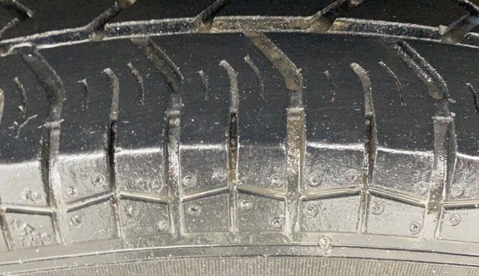 2015 Maruti Swift Dzire VXI, Petrol, Manual, 36,170 km, Left Front Tyre Tread