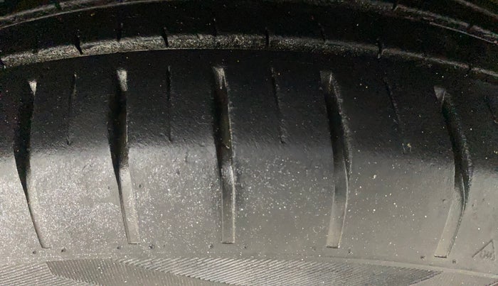 2021 Maruti Swift ZXI, Petrol, Manual, 22,516 km, Right Front Tyre Tread