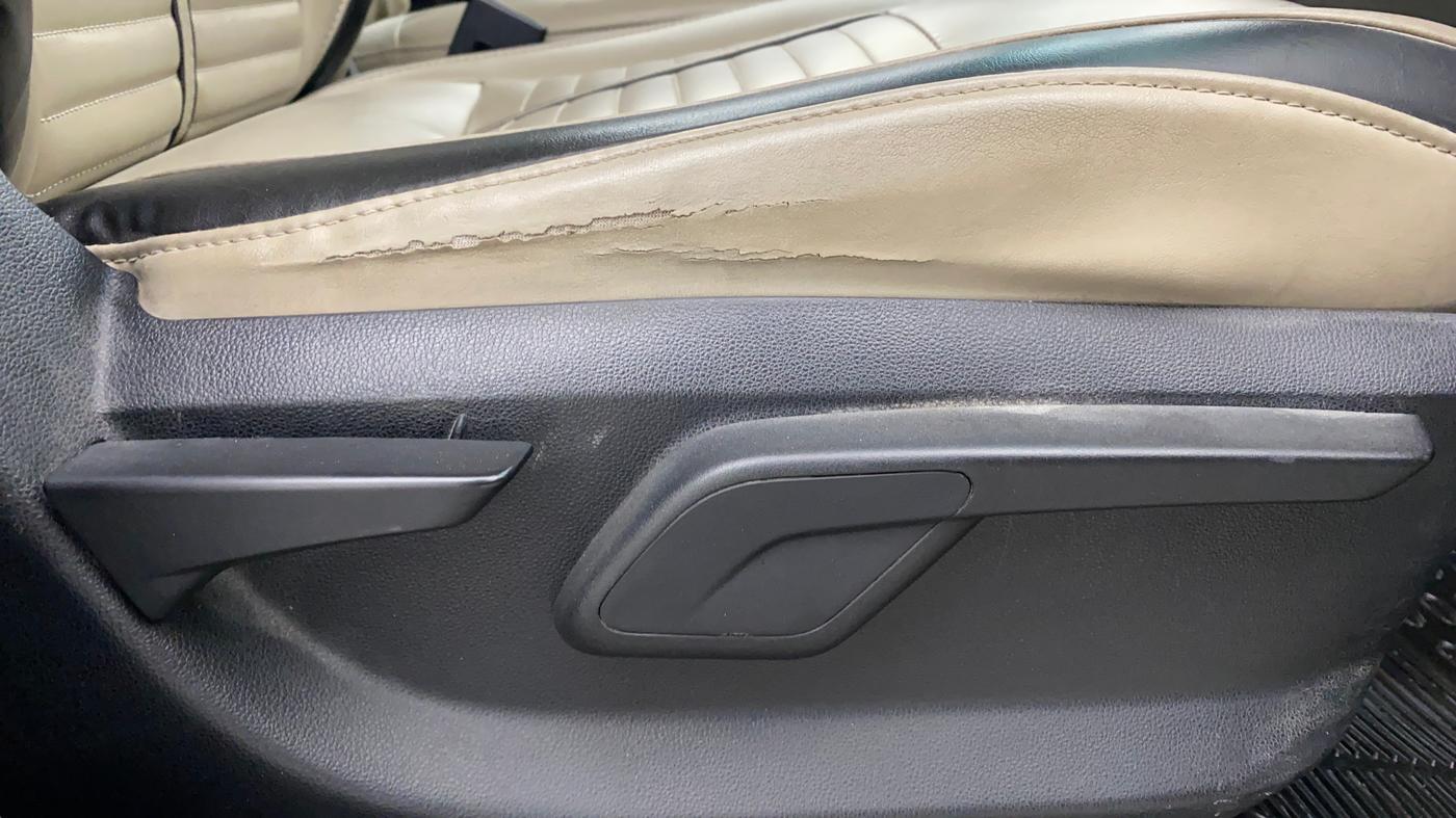 2016 Mahindra Kuv100 K8 6 STR, Petrol, Manual, 62,940 km, Driver Side Adjustment Panel