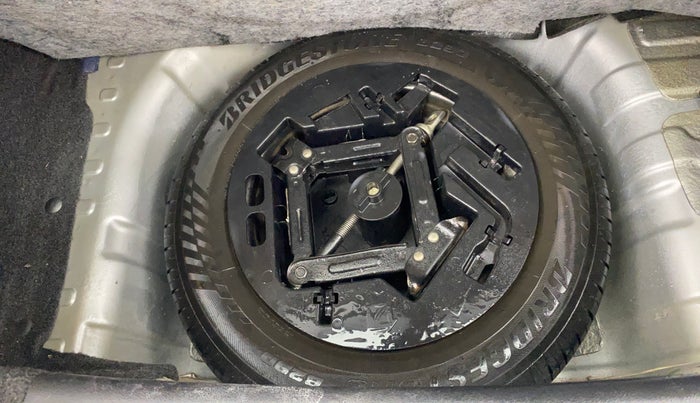 2016 Mahindra Kuv100 K8 6 STR, Petrol, Manual, 62,940 km, Spare Tyre