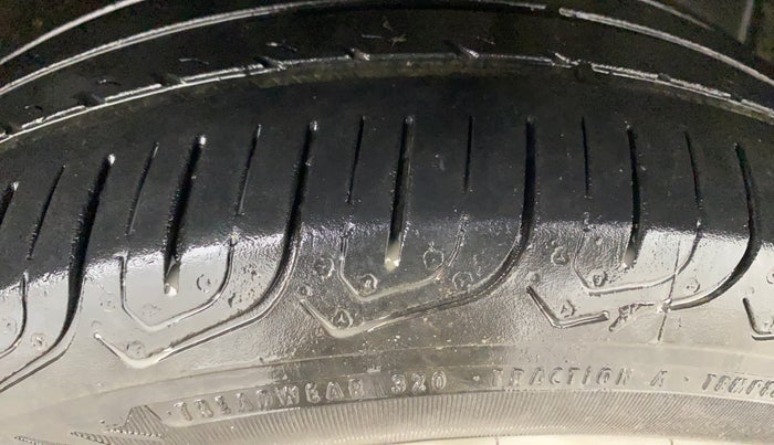 2016 Mahindra Kuv100 K8 6 STR, Petrol, Manual, 62,940 km, Right Front Tyre Tread