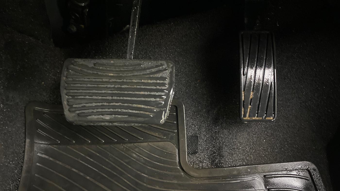2023 Mahindra XUV700 AX 5 P AT 5 STR, Petrol, Automatic, 37,922 km, Pedals