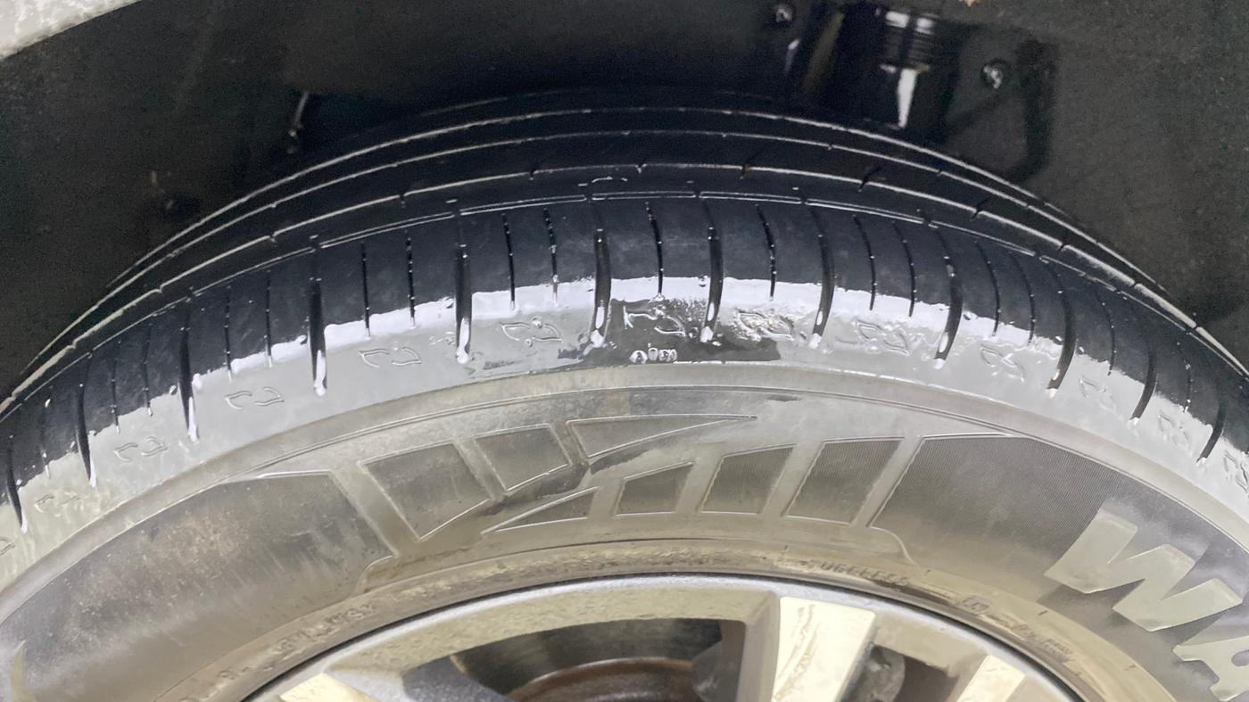 2023 Mahindra XUV700 AX 5 P AT 5 STR, Petrol, Automatic, 37,922 km, Left Rear Tyre Tread