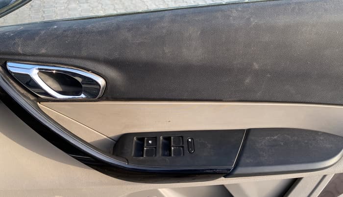 2018 Tata Tiago XZ PETROL, Petrol, Manual, 27,226 km, Driver Side Door Panels Control