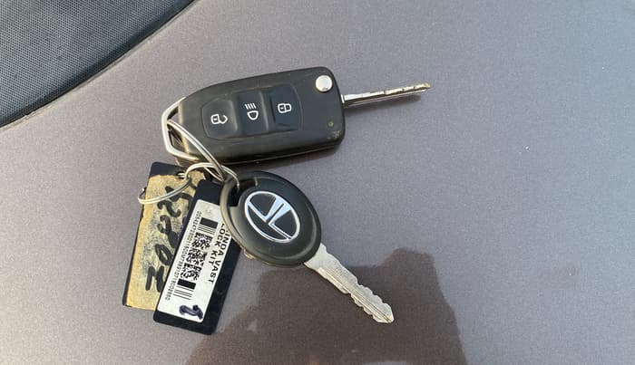 2018 Tata Tiago XZ PETROL, Petrol, Manual, 27,226 km, Key Close Up