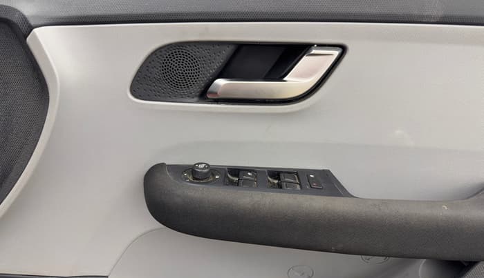 2020 Tata ALTROZ XZ PETROL, Petrol, Manual, 79,911 km, Driver Side Door Panels Control