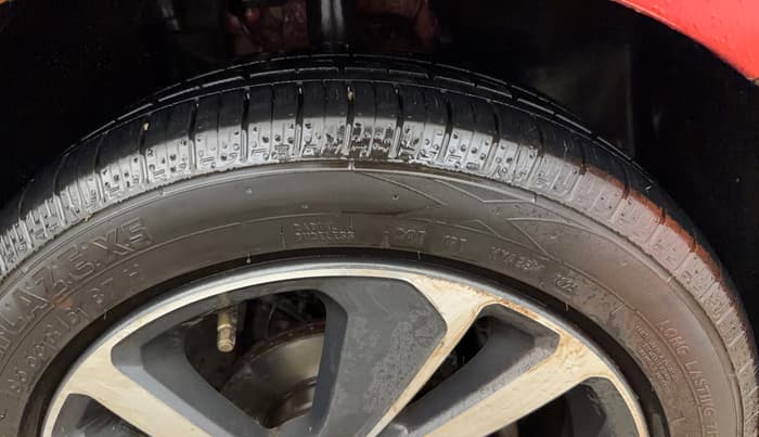 2020 Tata ALTROZ XZ PETROL, Petrol, Manual, 79,911 km, Right Front Tyre Tread