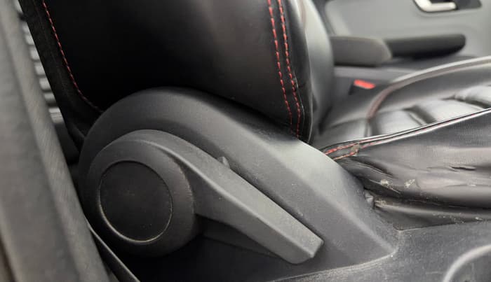 2020 Tata ALTROZ XZ PETROL, Petrol, Manual, 79,911 km, Driver Side Adjustment Panel