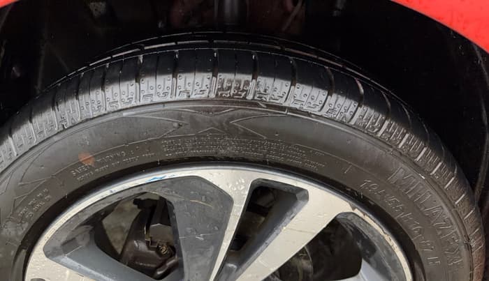 2020 Tata ALTROZ XZ PETROL, Petrol, Manual, 79,911 km, Left Front Tyre Tread