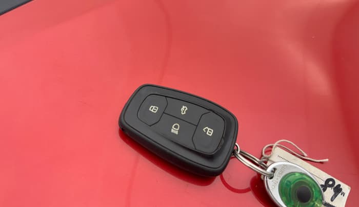 2020 Tata ALTROZ XZ PETROL, Petrol, Manual, 79,911 km, Key Close Up
