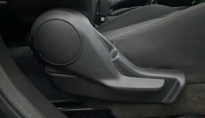 2022 Maruti Baleno DELTA PETROL 1.2, Petrol, Manual, 1,37,503 km, Driver Side Adjustment Panel