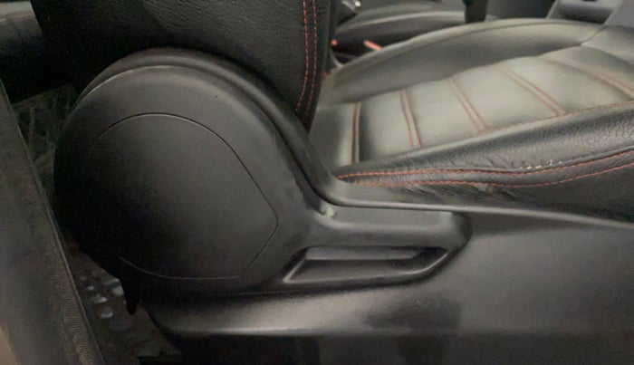 2023 Tata Tiago XT (O) PETROL, Petrol, Manual, 53,811 km, Driver Side Adjustment Panel