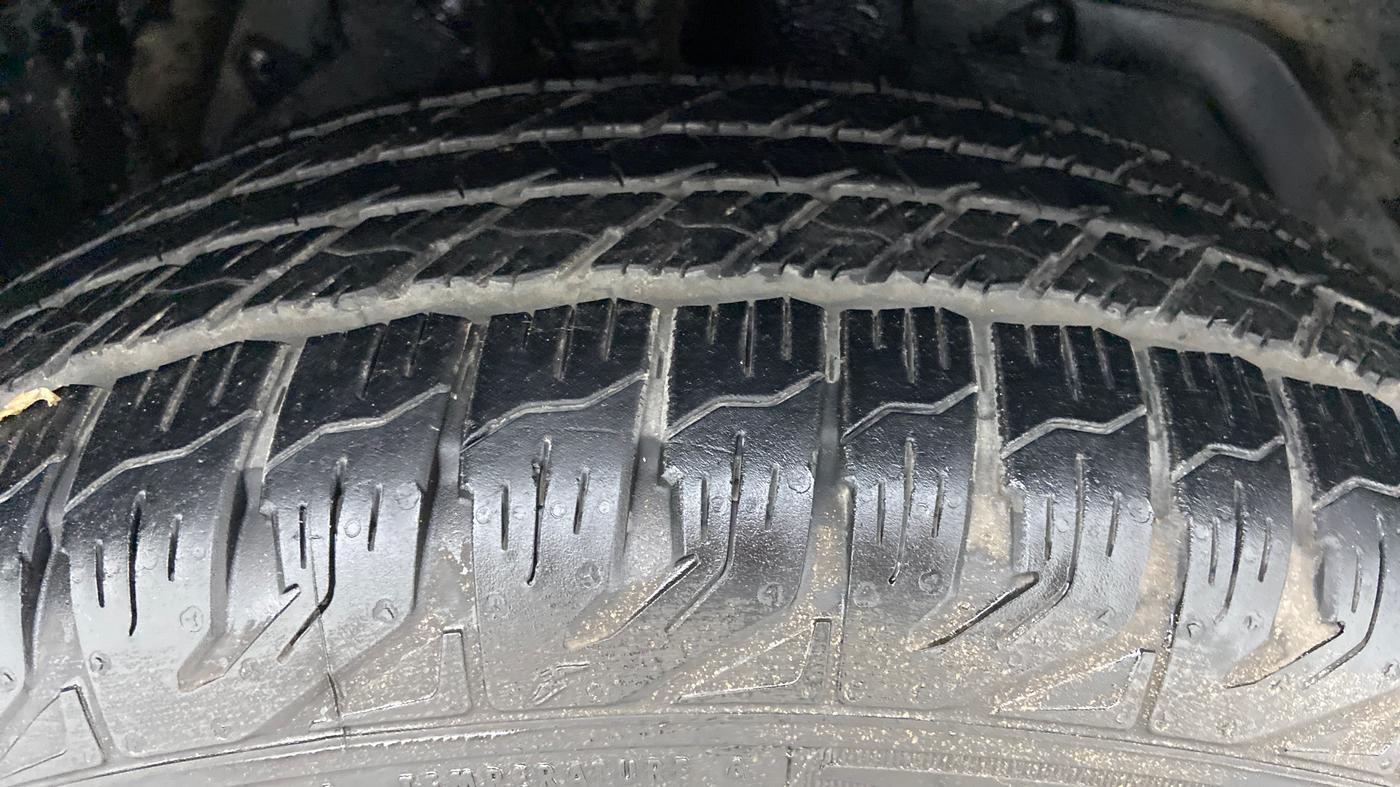 2014 Mahindra XUV500 W8 FWD, Diesel, Manual, 83,931 km, Right Front Tyre Tread