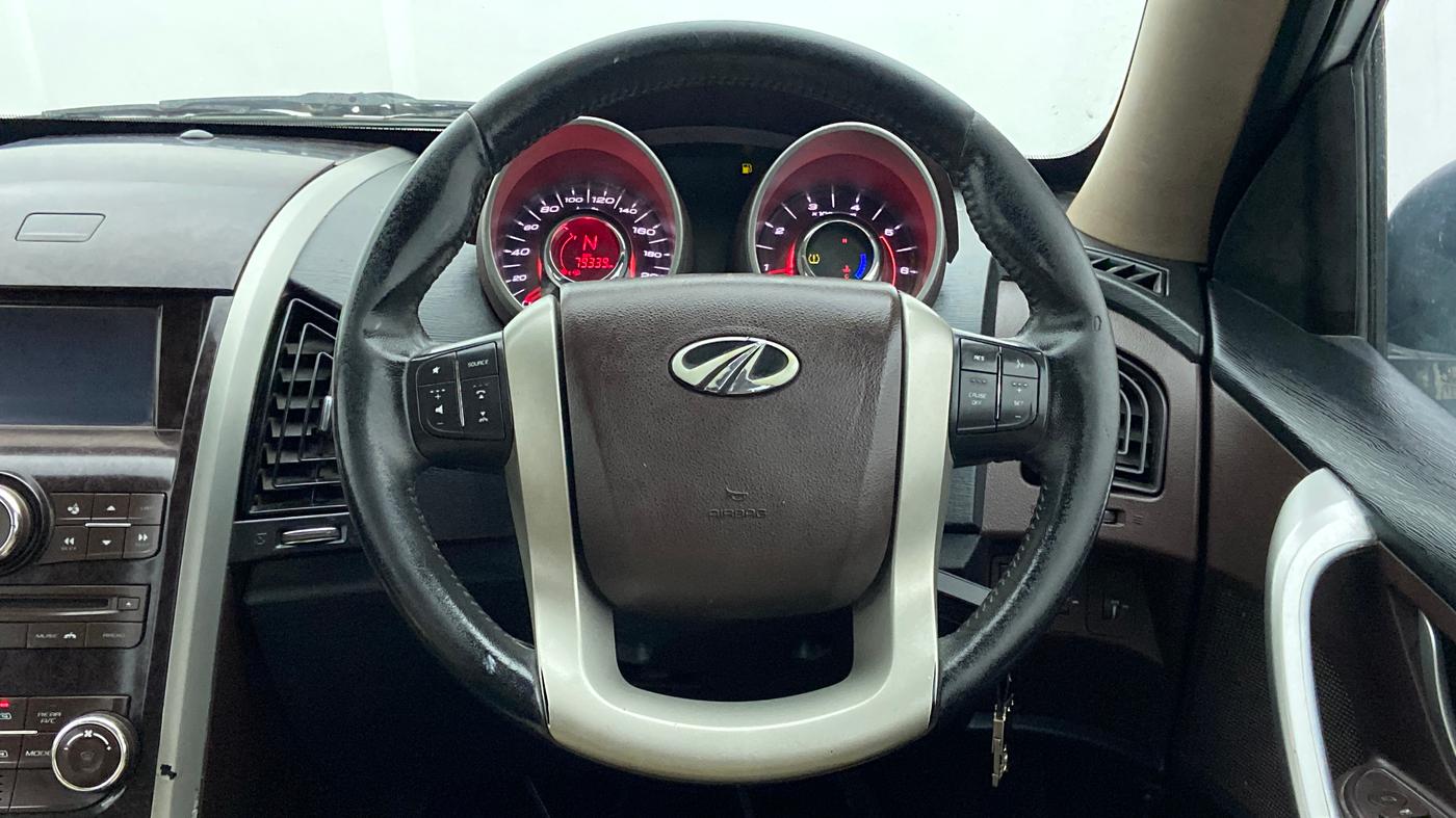 2014 Mahindra XUV500 W8 FWD, Diesel, Manual, 83,931 km, Steering Wheel Close Up