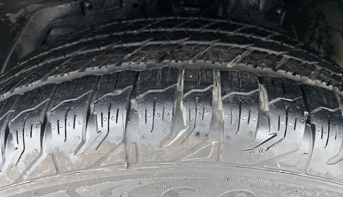 2014 Mahindra XUV500 W8 FWD, Diesel, Manual, 83,931 km, Left Front Tyre Tread