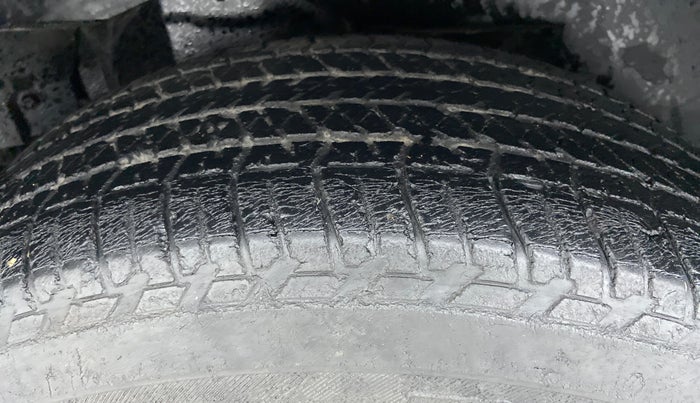 2014 Mahindra XUV500 W8 FWD, Diesel, Manual, 83,931 km, Right Rear Tyre Tread