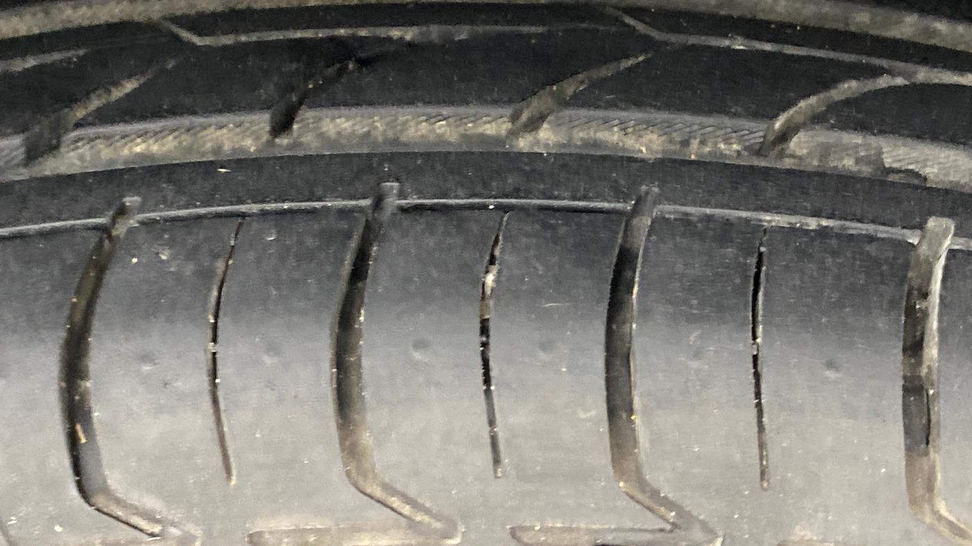 2020 Tata NEXON XZ PETROL, Petrol, Manual, 1,06,567 km, Left Rear Tyre Tread