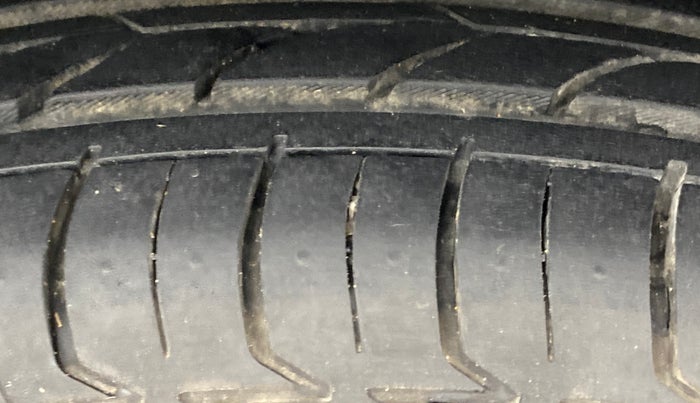 2020 Tata NEXON XZ PETROL, Petrol, Manual, 1,06,567 km, Left Rear Tyre Tread
