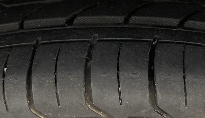 2020 Tata NEXON XZ PETROL, Petrol, Manual, 1,06,567 km, Right Rear Tyre Tread