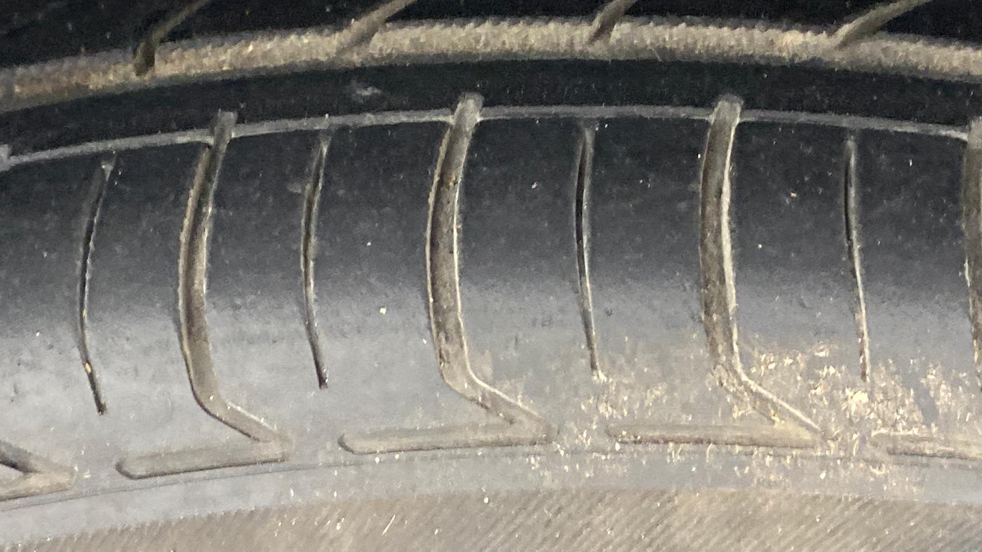 2020 Tata NEXON XZ PETROL, Petrol, Manual, 1,06,567 km, Left Front Tyre Tread
