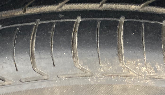 2020 Tata NEXON XZ PETROL, Petrol, Manual, 1,06,567 km, Left Front Tyre Tread