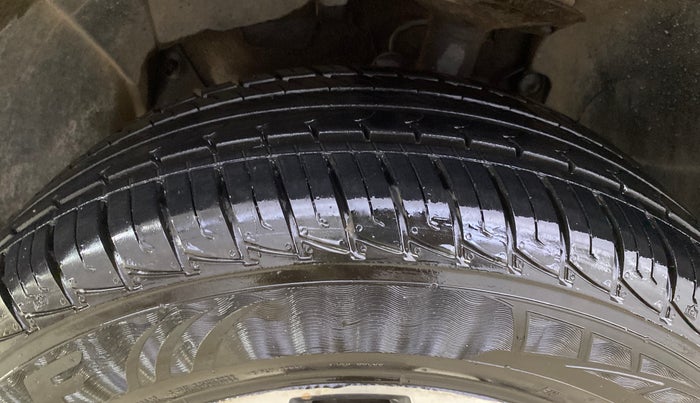 2017 Nissan Terrano XL (P), Petrol, Manual, 43,772 km, Left Front Tyre Tread