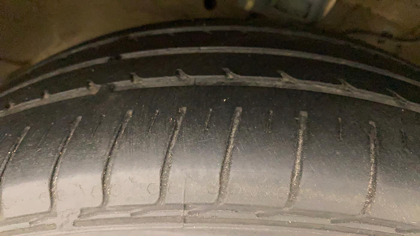 2016 Maruti Ertiga ZDI + SHVS, Diesel, Manual, 91,200 km, Right Front Tyre Tread