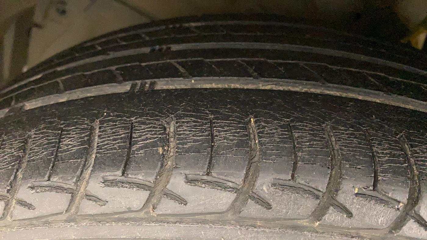 2016 Maruti Ertiga ZDI + SHVS, Diesel, Manual, 91,200 km, Left Front Tyre Tread