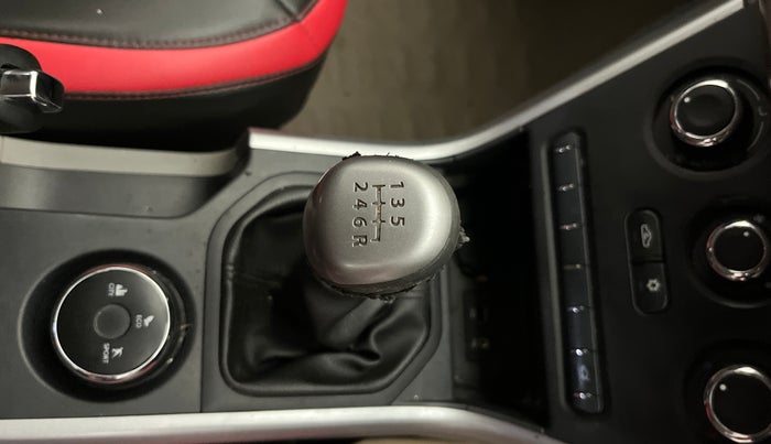 2018 Tata NEXON XM PETROL, Petrol, Manual, 99,567 km, Gear Lever