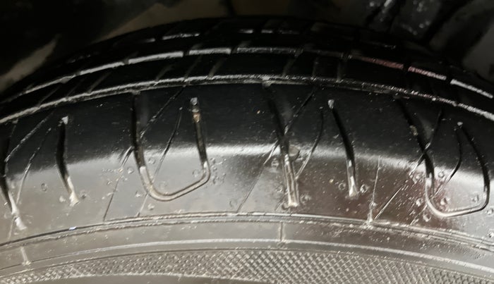 2018 Tata NEXON XM PETROL, Petrol, Manual, 99,567 km, Right Front Tyre Tread
