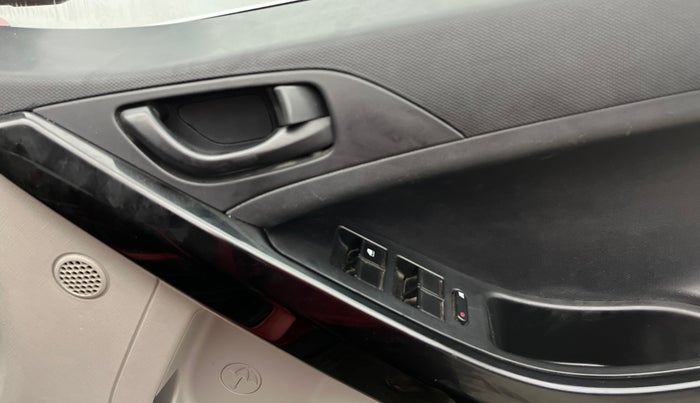 2018 Tata NEXON XM PETROL, Petrol, Manual, 99,567 km, Driver Side Door Panels Control