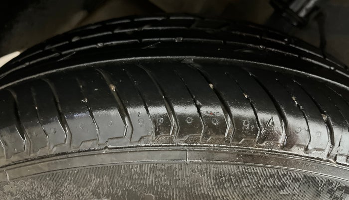 2018 Tata NEXON XM PETROL, Petrol, Manual, 99,567 km, Right Rear Tyre Tread