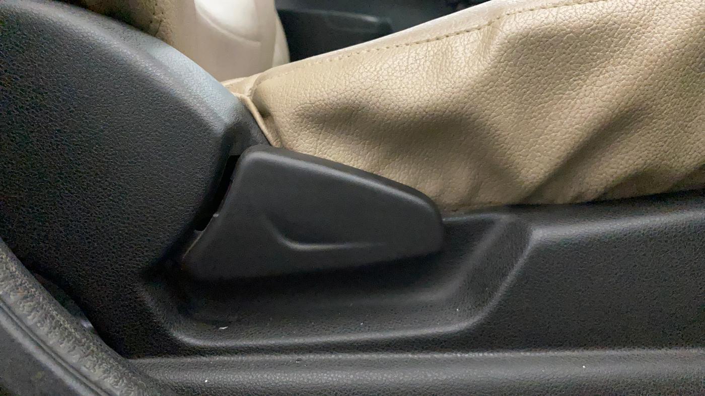 2019 Renault Kwid RXT 1.0 (O), Petrol, Manual, 74,041 km, Driver Side Adjustment Panel