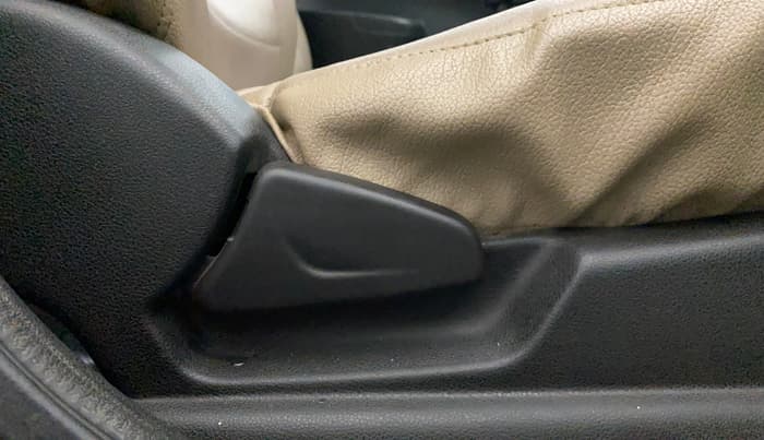 2019 Renault Kwid RXT 1.0 (O), Petrol, Manual, 74,041 km, Driver Side Adjustment Panel