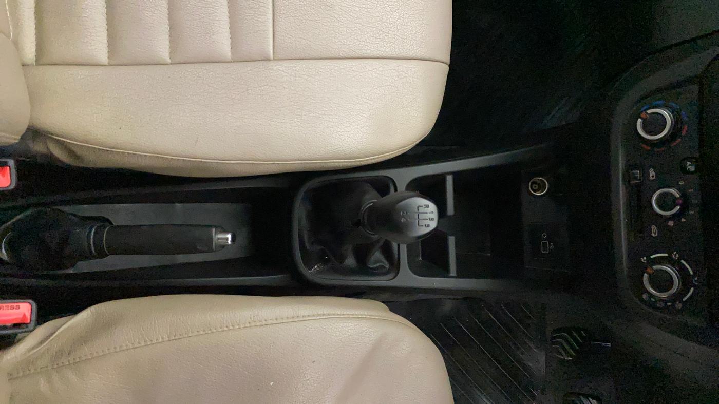 2019 Renault Kwid RXT 1.0 (O), Petrol, Manual, 74,041 km, Gear Lever