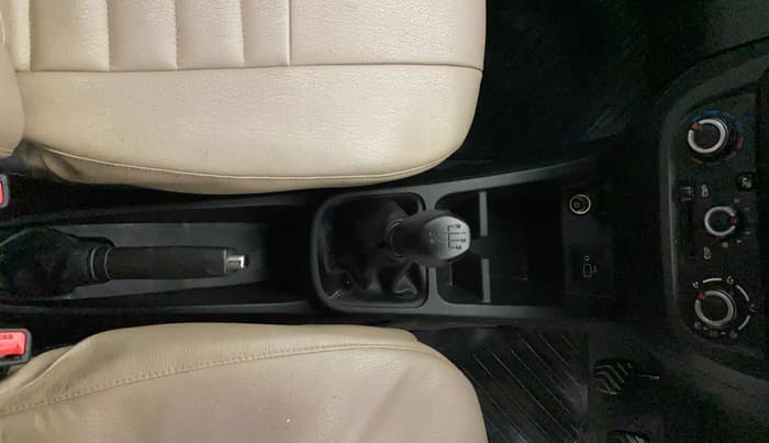 2019 Renault Kwid RXT 1.0 (O), Petrol, Manual, 74,041 km, Gear Lever