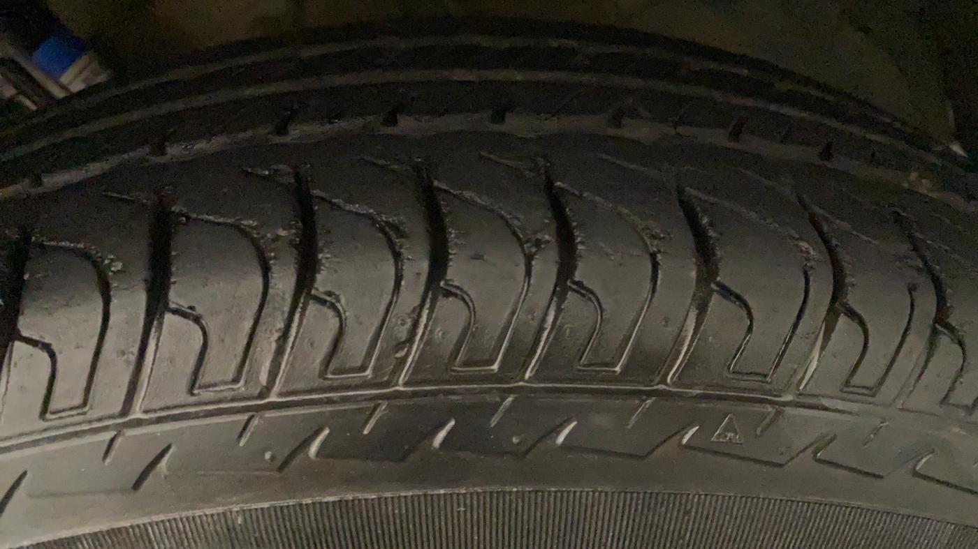 2016 Maruti Swift Dzire VXI AT, Petrol, Automatic, 14,010 km, Left Rear Tyre Tread