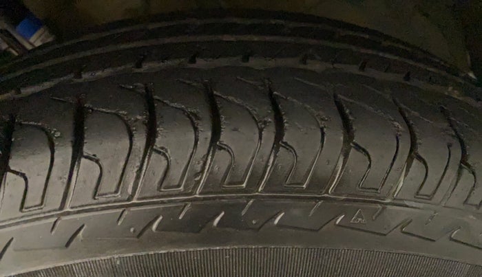 2016 Maruti Swift Dzire VXI AT, Petrol, Automatic, 14,010 km, Left Rear Tyre Tread