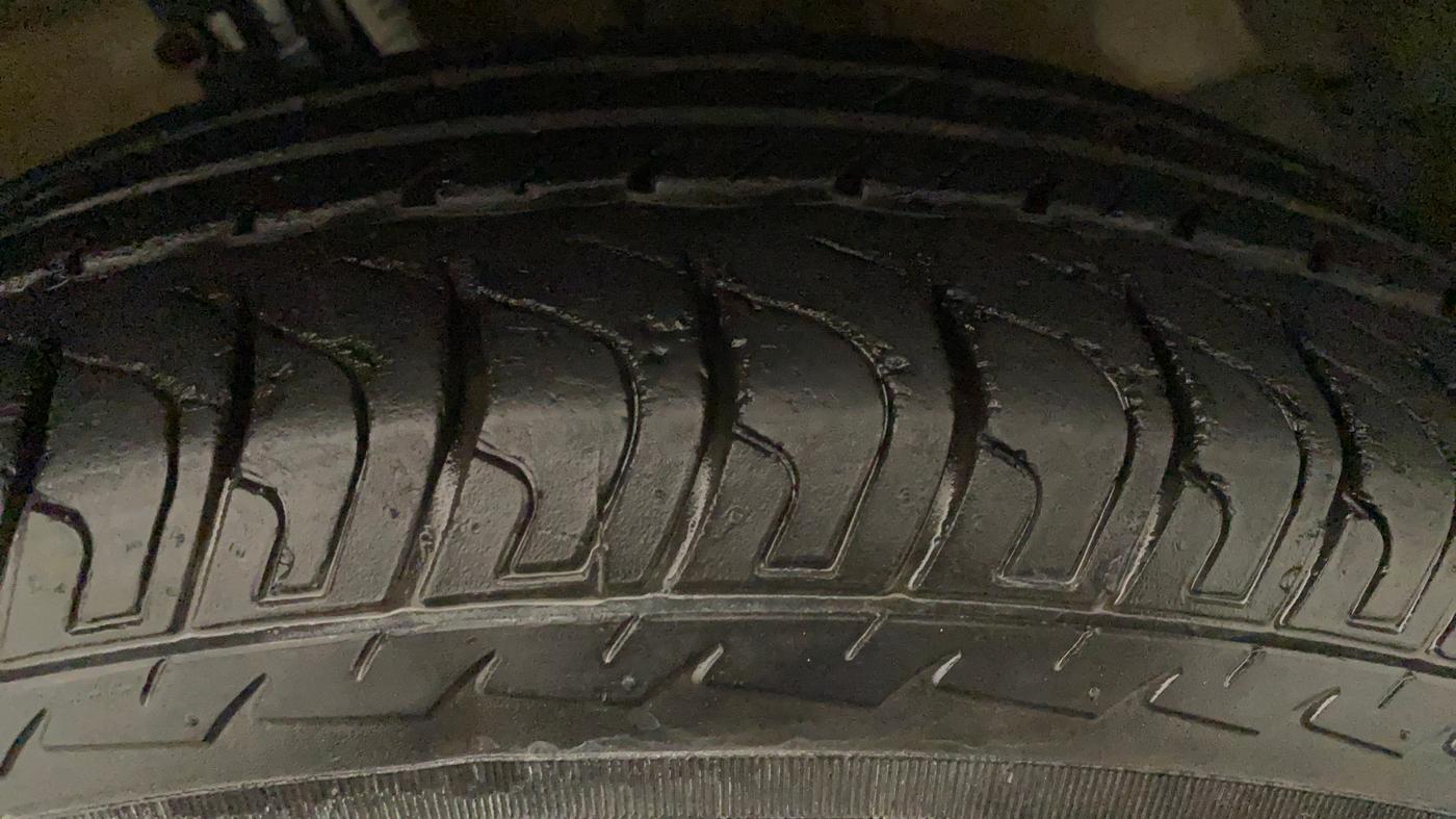 2016 Maruti Swift Dzire VXI AT, Petrol, Automatic, 14,010 km, Left Front Tyre Tread