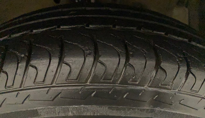 2016 Maruti Swift Dzire VXI AT, Petrol, Automatic, 14,010 km, Right Front Tyre Tread