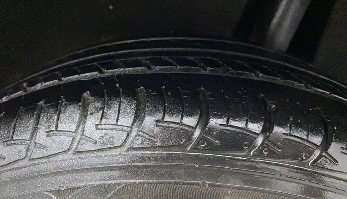 2016 Maruti Baleno DELTA PETROL 1.2, Petrol, Manual, 53,339 km, Left Rear Tyre Tread
