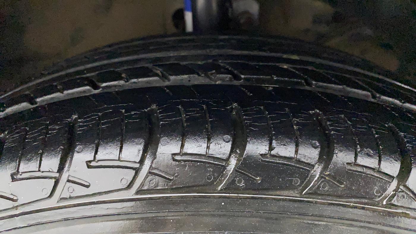 2016 Maruti Baleno DELTA PETROL 1.2, Petrol, Manual, 53,339 km, Right Front Tyre Tread