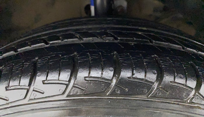 2016 Maruti Baleno DELTA PETROL 1.2, Petrol, Manual, 53,339 km, Right Front Tyre Tread