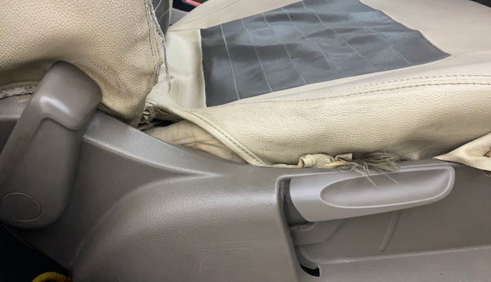 2014 Skoda Rapid AMBITION 1.6 TDI CR MT PLUS, Diesel, Manual, 1,15,272 km, Driver Side Adjustment Panel