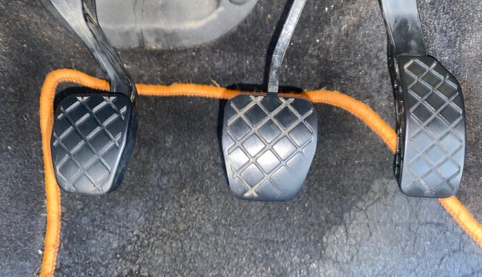 2014 Skoda Rapid AMBITION 1.6 TDI CR MT PLUS, Diesel, Manual, 1,15,272 km, Pedals