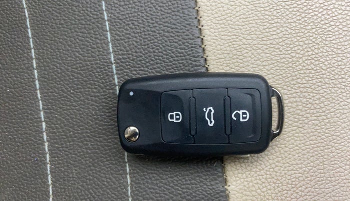 2014 Skoda Rapid AMBITION 1.6 TDI CR MT PLUS, Diesel, Manual, 1,15,272 km, Key Close Up